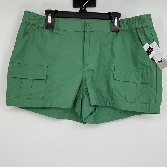 BP Green Utility Cargo Shorts NWT Size M - Picture 1 of 7
